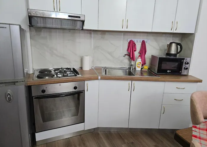 Urban Hideout * 地拉那